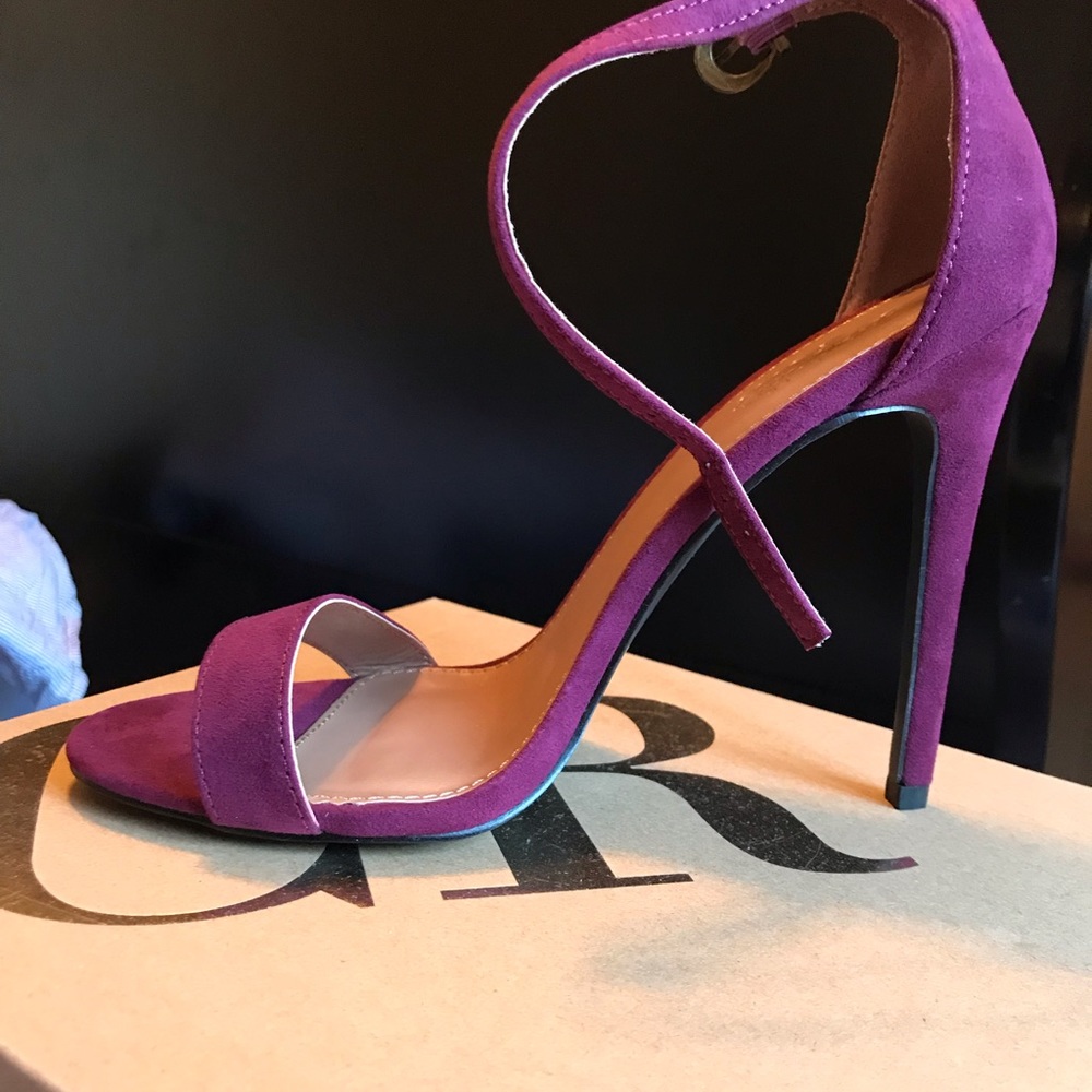Heels - Picture 2 of 4